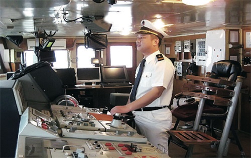 青島哪所學(xué)校開(kāi)設(shè)有船舶駕駛專業(yè)？