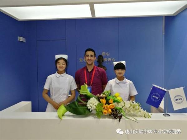 唐山實(shí)驗(yàn)中專師生喜迎國際職業(yè)技術(shù)教育大會國內(nèi)外嘉賓的到來
