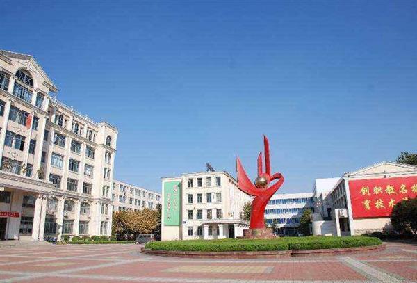 青島中魯中等專業(yè)學(xué)校校址在哪兒？如何報(bào)名？