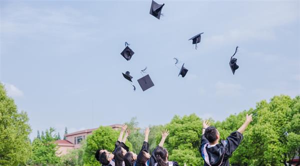 青島中魯中等專業(yè)學(xué)校海信班怎么樣？