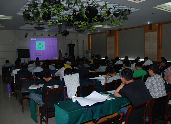 認(rèn)真落實“三對接”要求 服務(wù)地方經(jīng)濟(jì)發(fā)展---泰安市公交公司第一期維修工培訓(xùn)班在我校圓滿結(jié)業(yè)