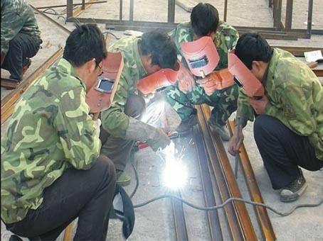 菏澤市東華職業(yè)培訓(xùn)學(xué)校焊工專業(yè)學(xué)費貴嗎？   