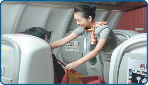 在天津交通學(xué)院學(xué)空乘月薪多少？