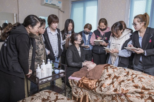 威海以琳國際形象設(shè)計學校7月份鉅惠活動等你來... 威海以琳國際形象設(shè)計學校7月份鉅惠活動等你來...