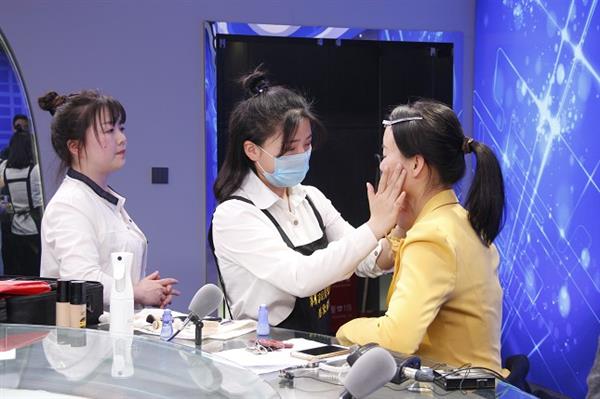 鄭州經(jīng)濟(jì)貿(mào)易學(xué)校有形象設(shè)計(jì)專業(yè)嗎？