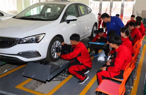 洛陽學習汽修專業(yè)推薦哪所學校？