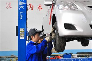 開封汽修學(xué)校有汽車整形技術(shù)專業(yè)嗎？就業(yè)前景好不好？
