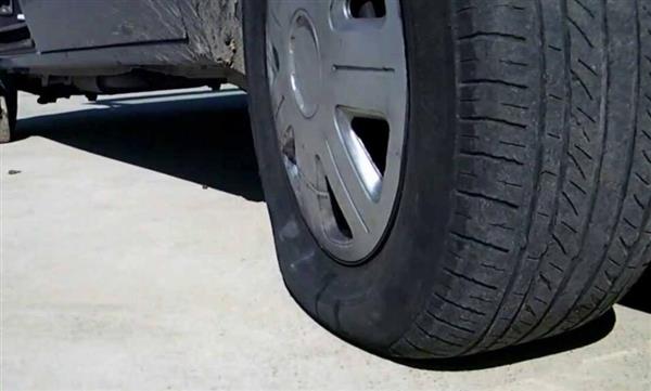 防范于未然！這些導(dǎo)致汽車爆胎的原因你需要知道！保定交通運(yùn)輸技工學(xué)校正在講解