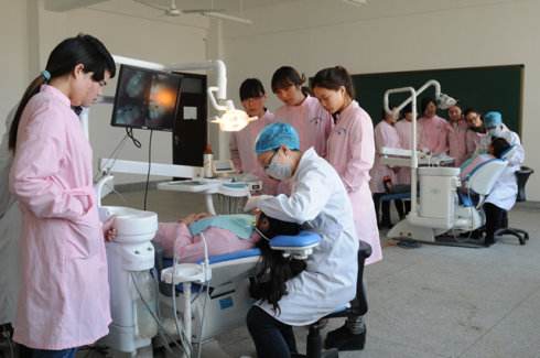 口腔醫(yī)學(xué)專(zhuān)業(yè)有哪些就業(yè)方向？